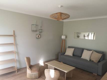 Salon rénové et décoré dans un appartement - Nantes 44