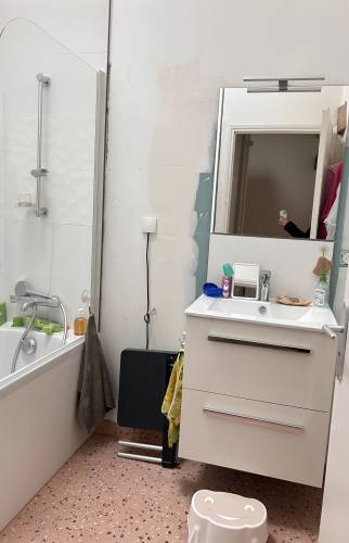 Meuble vasque à l’étage après rénovation de salle d’eau