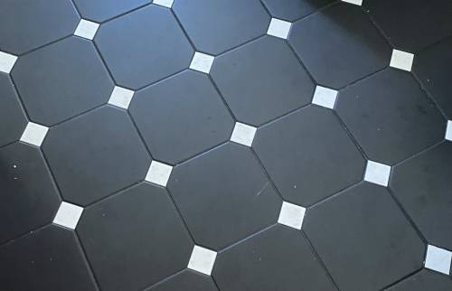 Création du sol de la salle de bain dans l'esprit d'origine 