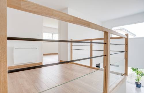 Création d’un escalier en bois massif laqué blanc à Vertou (44)