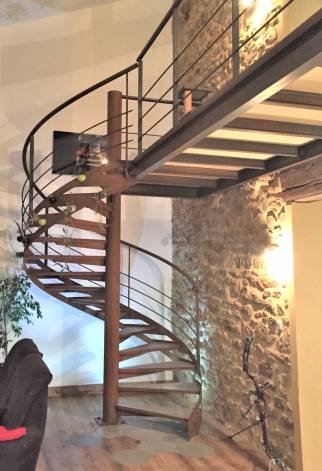 Réalisation d'un escalier métal avec coursive, en finition effet "rouillé", commune du Val de Saône