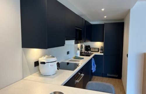 La cuisine dans l'ancienne salle de bain