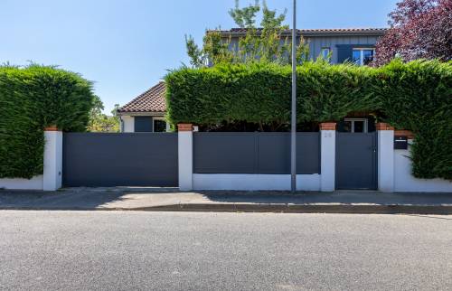 Portail et portillon neufs en Alu