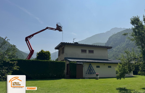  La Maison des Travaux Albertville, peinture toit La Léchère, ravalement toiture métal, nettoyage bac acier, harmonisation bande de rive, courtier en travaux Albertville