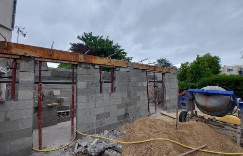 Travaux de maçonnerie en cours