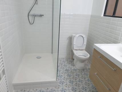 Salle de bain PMR