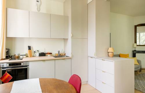 Cuisine design et épurée rénovée à Paris 16e