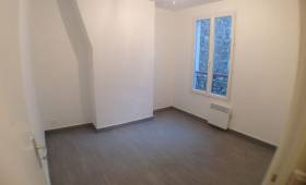 Nouveaux revêtement de sol dans la chambre