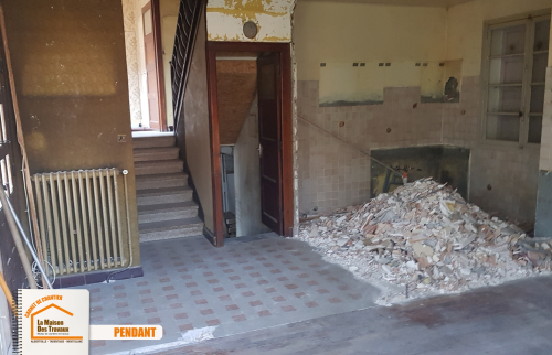 rénovation pièce de vie, poêle à bois maison ancienne, faux plafond spots LED, carrelage effet pierre intérieur, rénovation maison Haute-Savoie