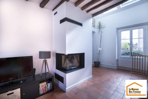 Salon rénové avec cheminée à insert (Brunoy 91800)