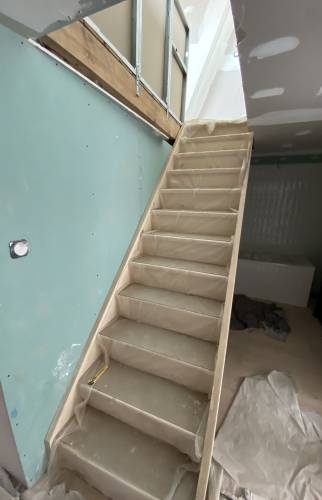 mise en place d'escalier neuf pour création d'un espace supplémentaire 