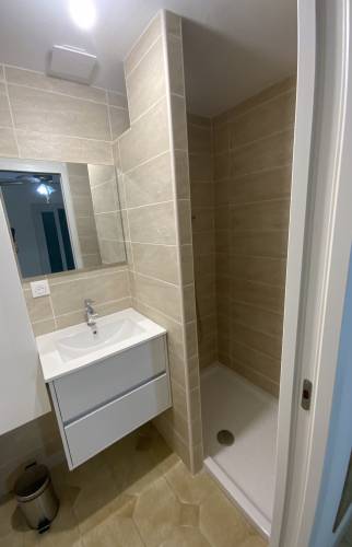 Meuble vasque salle de bain appartement La Maison Des Travaux Alès