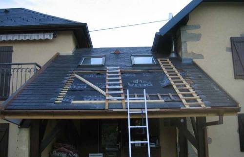 Détuilage de l'emplacement futur des panneaux solaires - Gestel (56530)