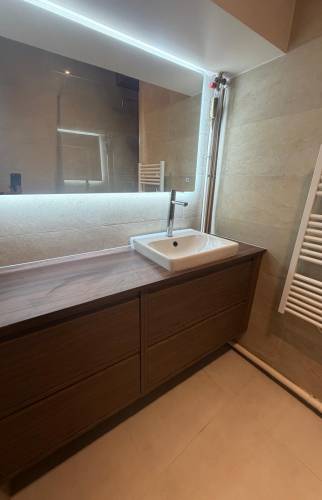 Rénovation complète d’une salle de bain moderne avec douche à l’italienne à Paris 17