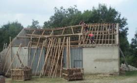 Destruction d'une vieille grange pour reconstruction à neuf à Veilleins (41)