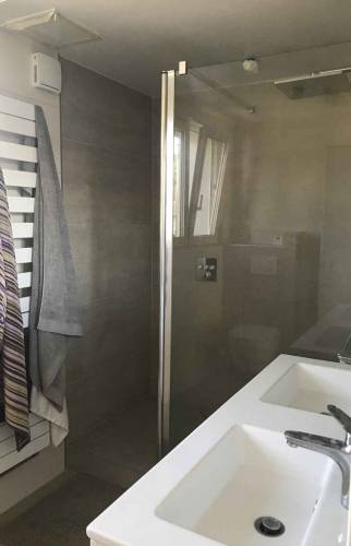 Douche, meuble vasque à Saint Louis