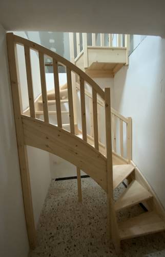 Escalier bois colimaçon La Maison Des Travaux Ales