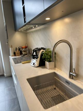 Plan de travail de cuisine avec évier et plan de travail en céramique - Nantes 44