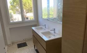 Salle de bain à l'étage rénovée à Alès