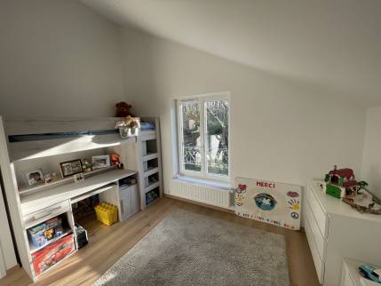 Première chambre à l'étage de l'extension (Yerres 91330)