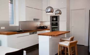 Une cuisine lumineuse au look très contemporain réalisée par des artisans de La Maison Des Travaux Boulogne-Saint Cloud