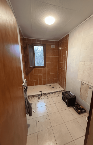 Rénovation complète d’une salle de bain à La Montagne avant