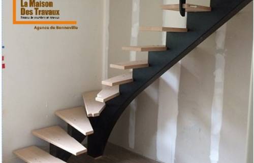 escalier en bois et fer