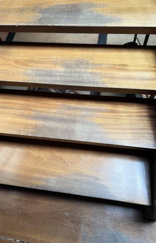  détail des marches escaliers avant rénovation