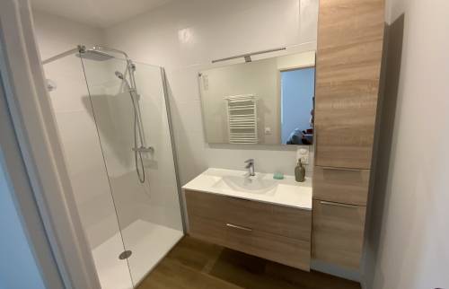 Salle de bain rénovée mas La Maison Des Travaux Ales