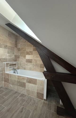 Transformer ses combles en étage à vivre : une rénovation complète à Saint-André-les-Vergers bain