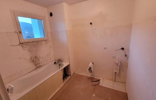 Rénovation complète d’une salle de bain et des WC dans un appartement à Vinay 