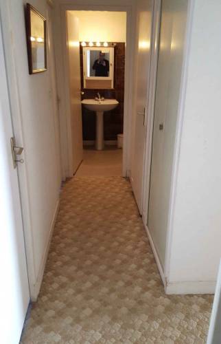 Couloir AVANT avec moquette