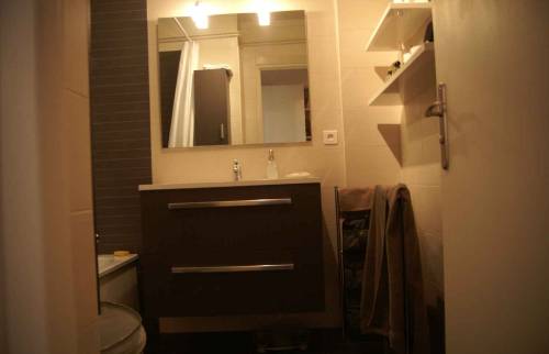 Installer une vasque dans une salle de bain à Caen