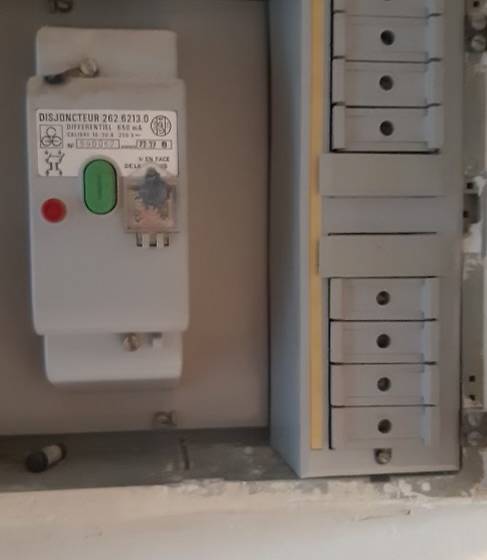Mise aux normes électriques d’un appartement à Sainte-Savine 1