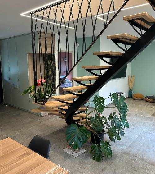 un nouvel escalier design pour cette entrée repensée