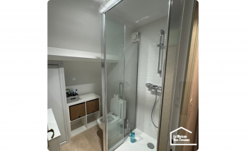 Création d’une salle de bain sous combles à Bayeux 14400 : optimisation et confort 