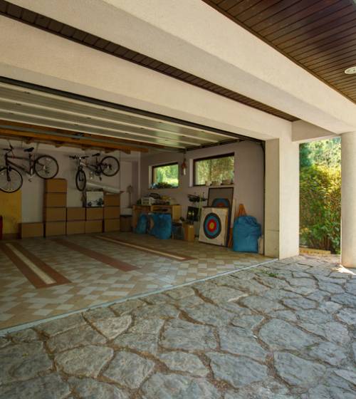 Construction garage 