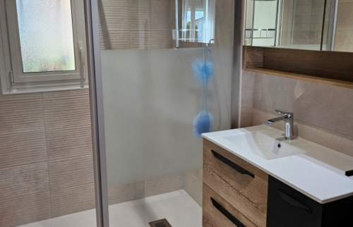Rénovation de salle de bain moderne à Saint-Avertin (37550)