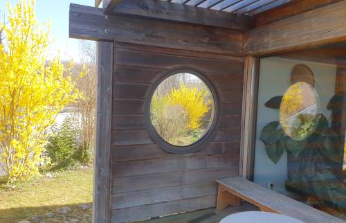 Avant travaux : le bardage bois présentait les marques du temps avant sa rénovation complète.