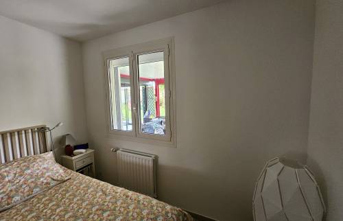 Mur repeint côté fenêtre