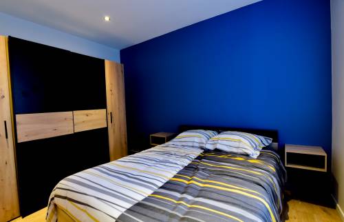 T2 rénové Aix-Les-Bains chambre après 1