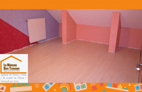 Avant les travaux : sol posé et murs prêts pour une transformation enfantine à Saint-André-de-l’Eure.