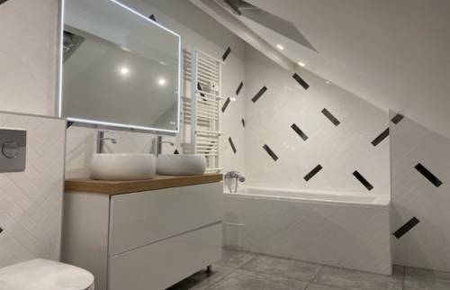 Création totale d’une salle de bain dans un grenier à Le Perreux
