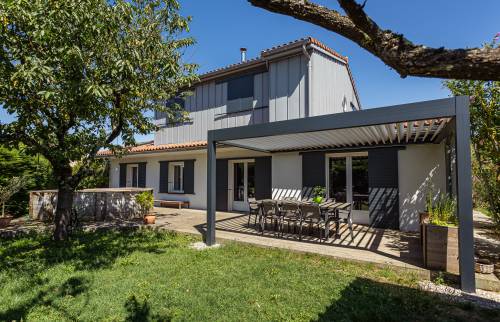 Pergola bioclimatique posée