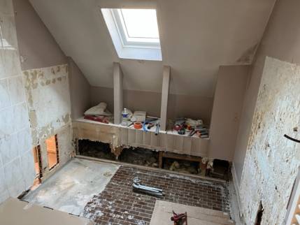 Travaux de rénovation de salle de bain en sous-pente - Nantes 44200