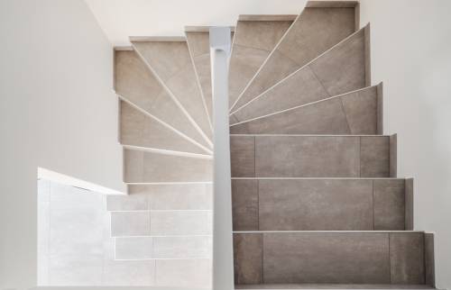 Escalier d'une maison sur l’axe Nantes-Cholet