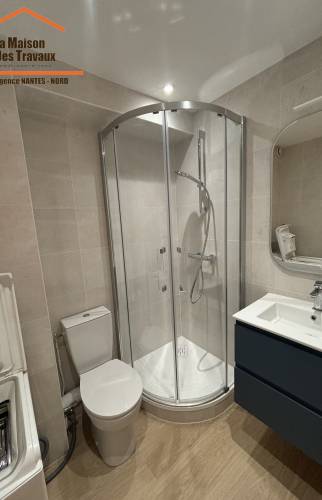 Rénovation de salle de bain à Nantes : Un esprit vacances dans 3m²