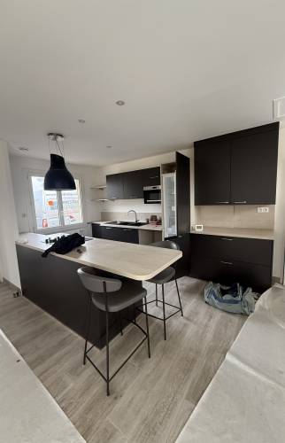 Rénovation d’une maison près de Couëron : rafraîchir les murs et moderniser la salle de bain entre deux locations cuisine