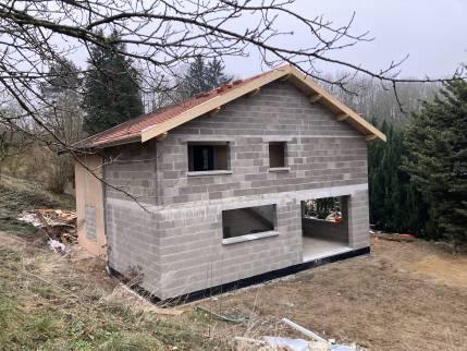 Travaux de Maçonnerie pour une réaliser une extension sur 2 niveaux, maison à Fontaines Saint Martin (69270) : travaux de maçonnerie terminés