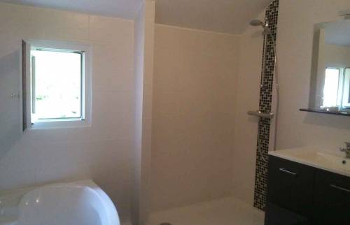 Douche avant pose de la paroi d'angle